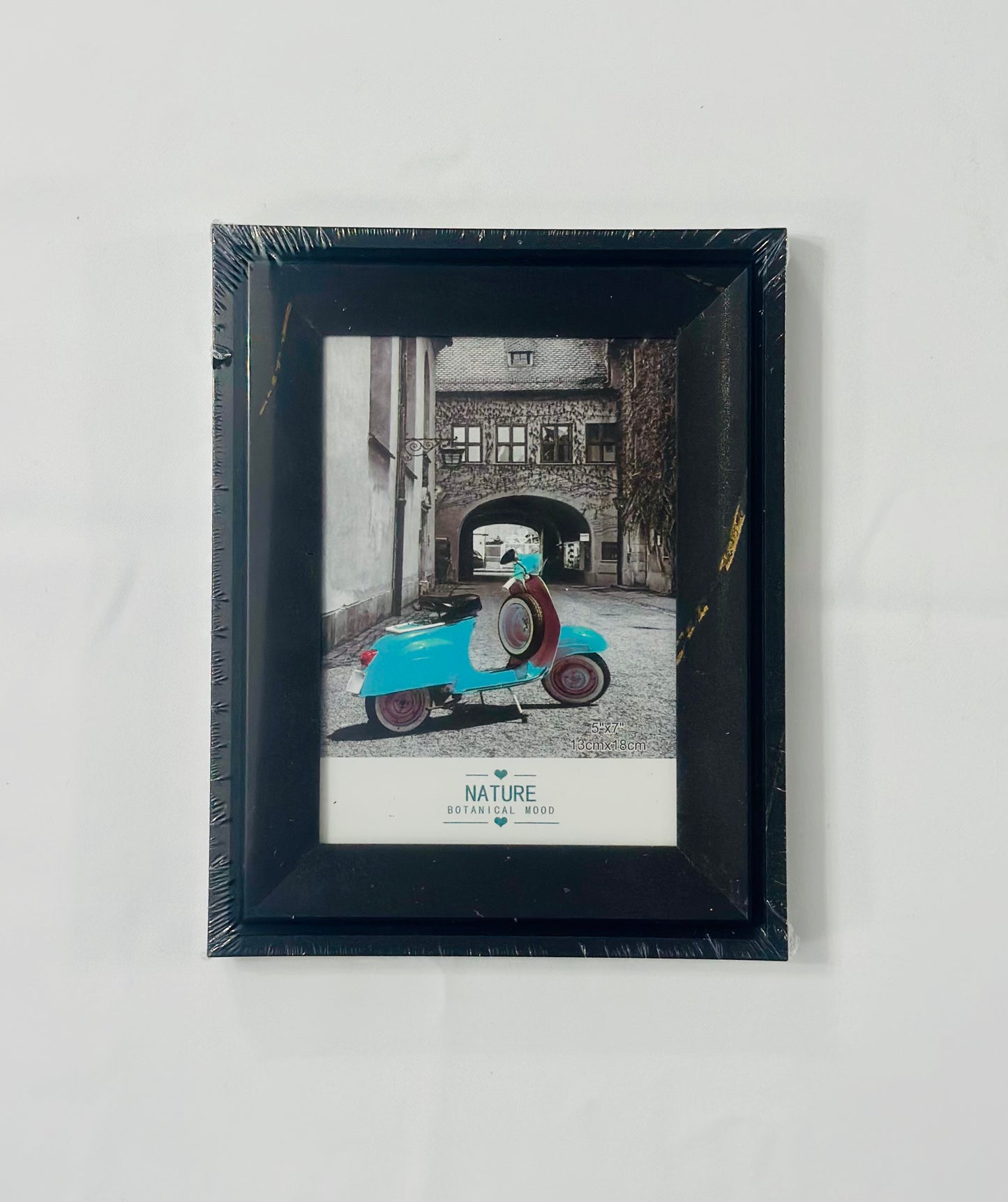 Negru Imperial – Ramă Foto Negru cu detalii fine aurii