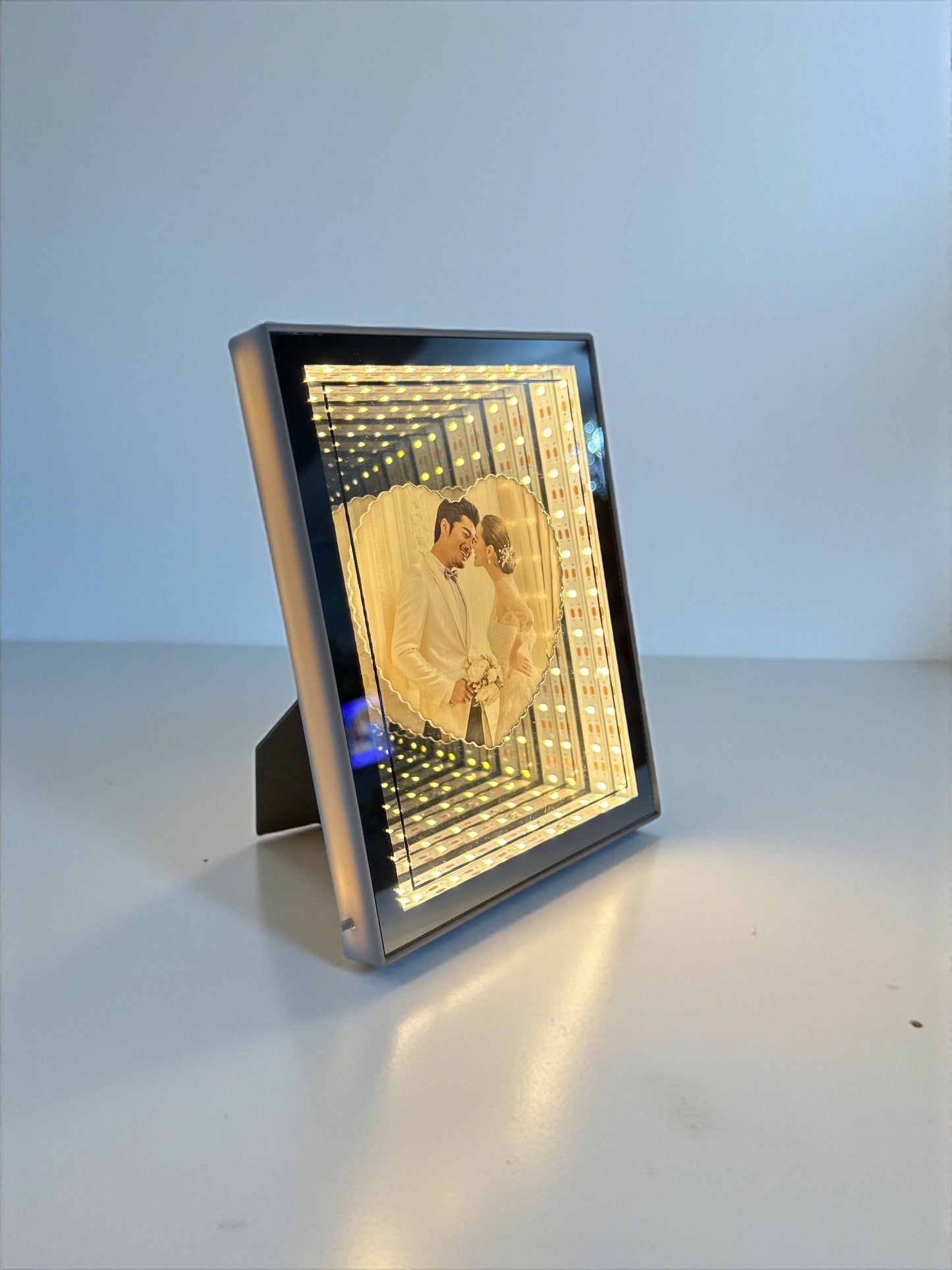 Rama Foto LED – Hologramă și Oglindă Magică