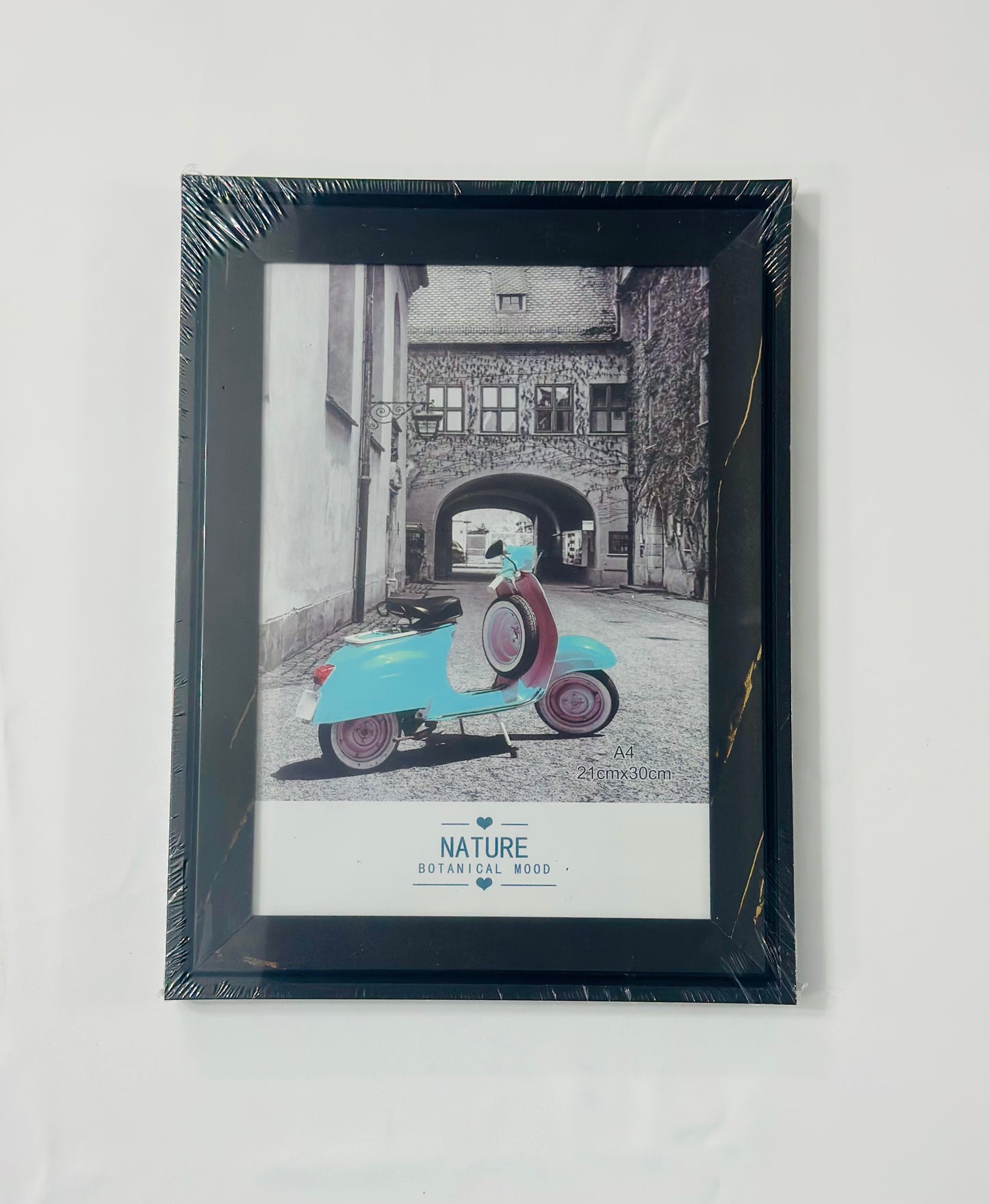 Negru Imperial – Ramă Foto Negru cu detalii fine aurii