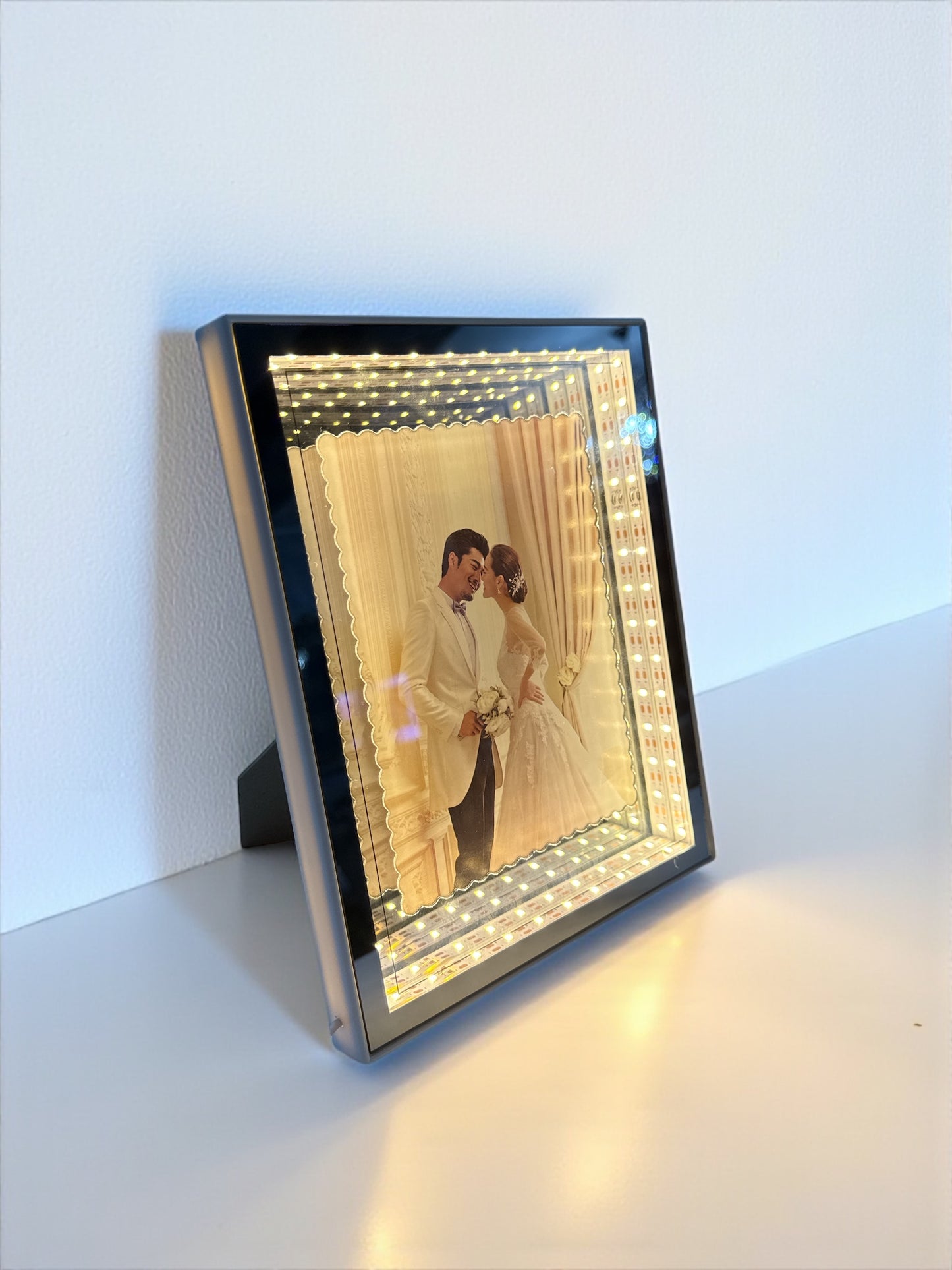 Rama Foto LED – Hologramă și Oglindă Magică