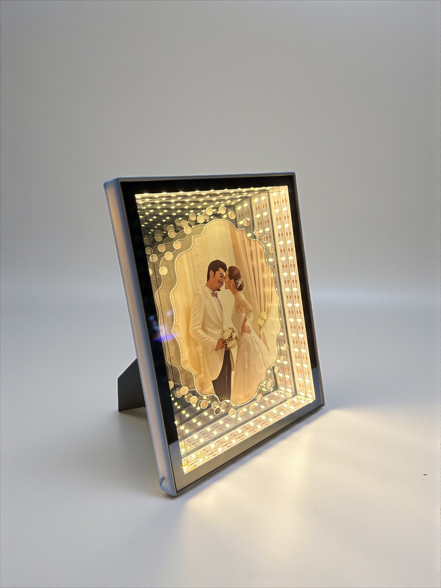 Rama Foto LED – Hologramă și Oglindă Magică