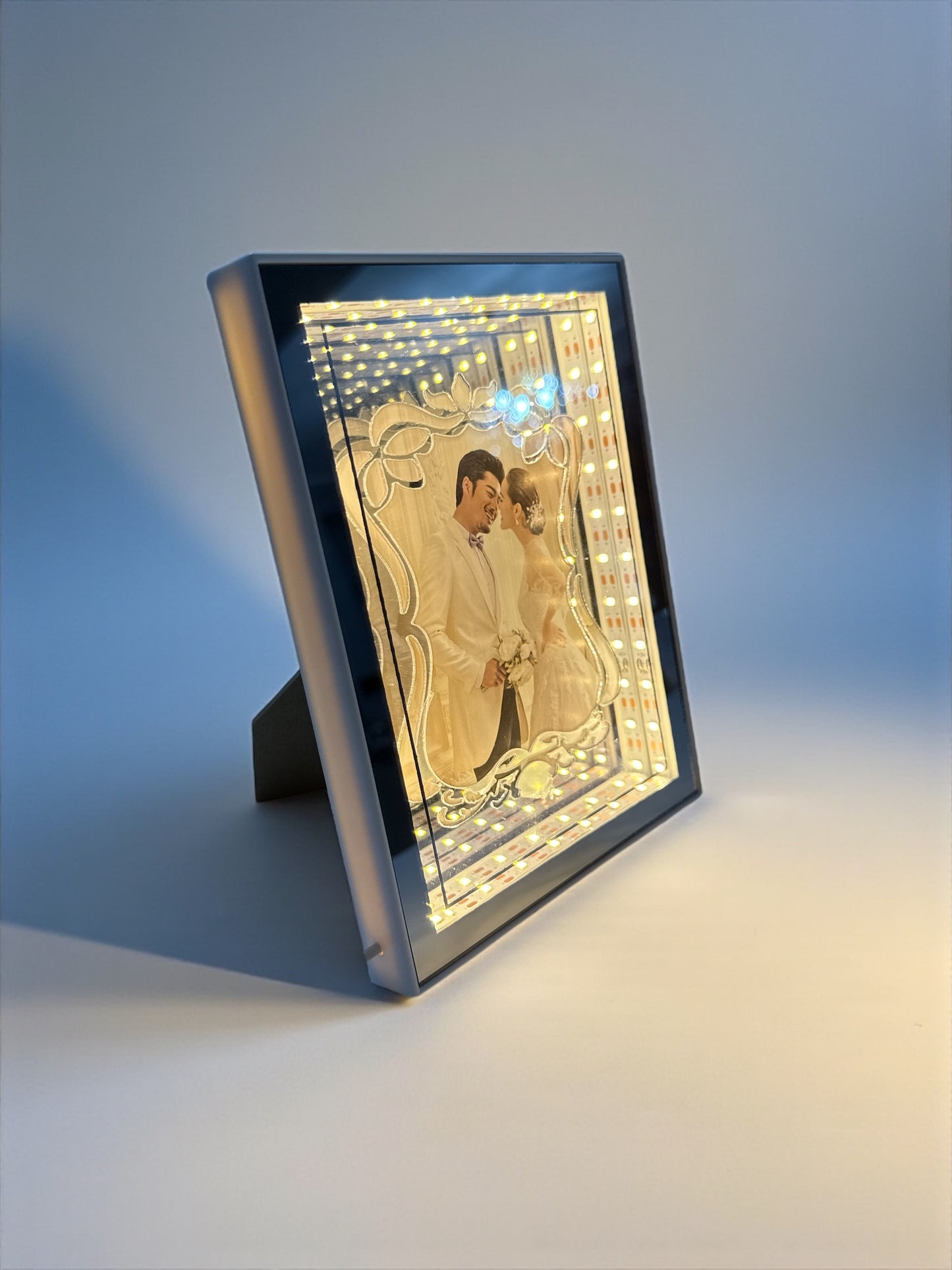 Rama Foto LED – Hologramă și Oglindă Magică